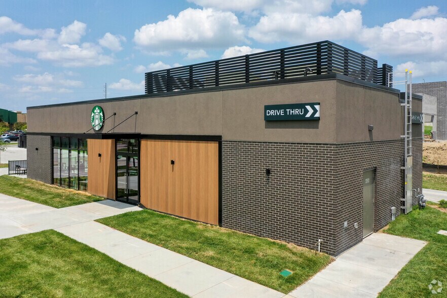 Primary Photo Of 4806 S 72nd St, Omaha Fast Food For Lease
