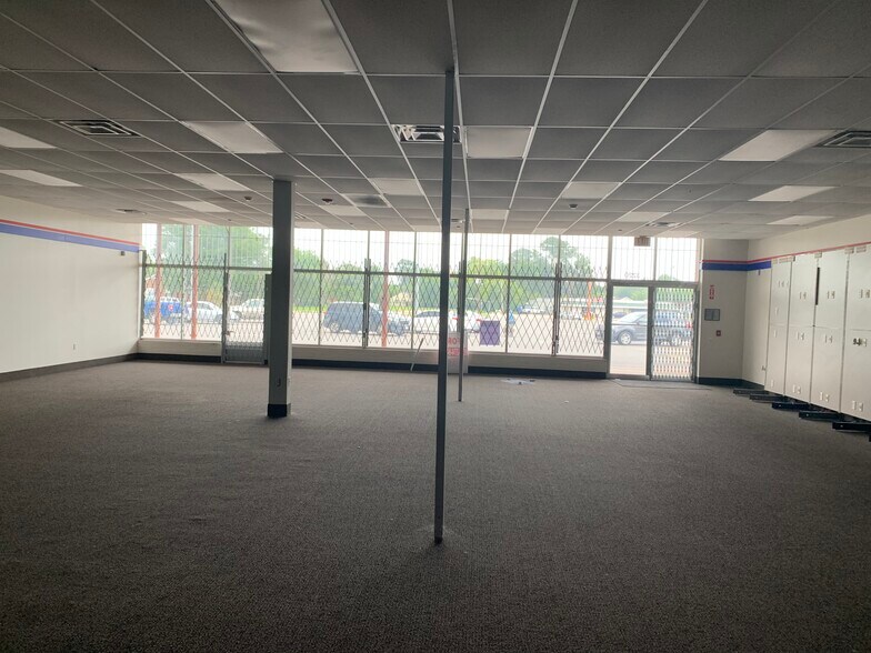 More Photos Of 3210 Avenue A, Beaumont Storefront For Sale
