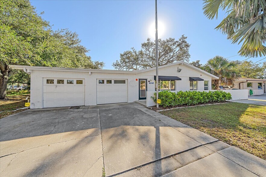More Photos Of 4242 McIntosh Ln, Sarasota Storefront Retail Office For Sale