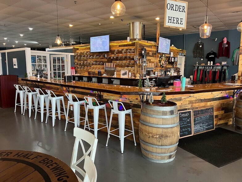 More Photos Of 59 N Main St, Bristol Unknown For Lease