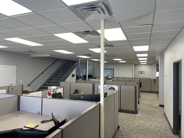 More Photos Of 3408 101st St, Urbandale Truck Terminal For Sale