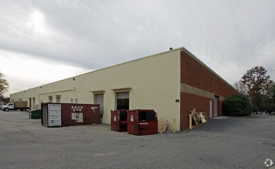 More Photos Of 2501-2555 Mechanicsville Tpke, Richmond Light Distribution For Lease