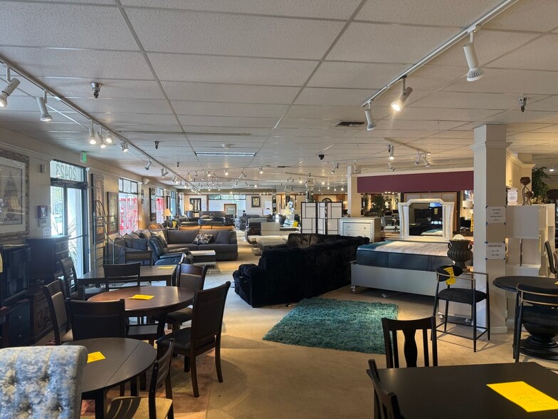 More Photos Of 20423 Highway 99, Lynnwood Freestanding For Sale