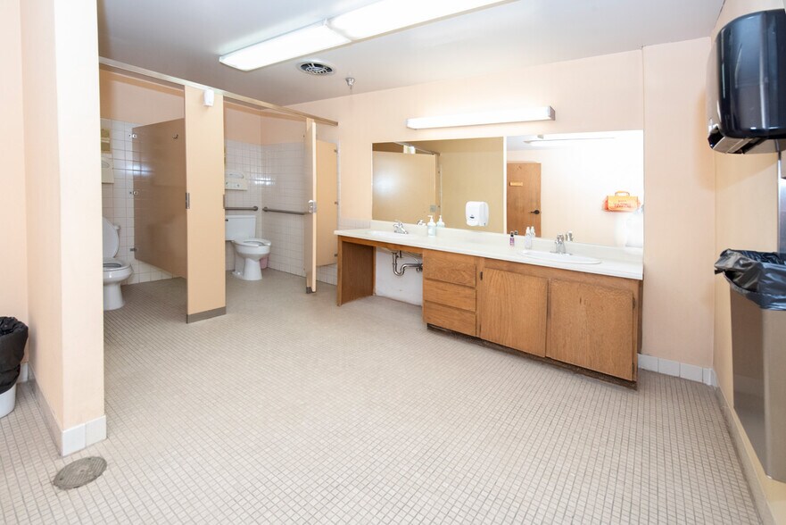 More Photos Of 201 E 56th Ave, Anchorage Office For Sale