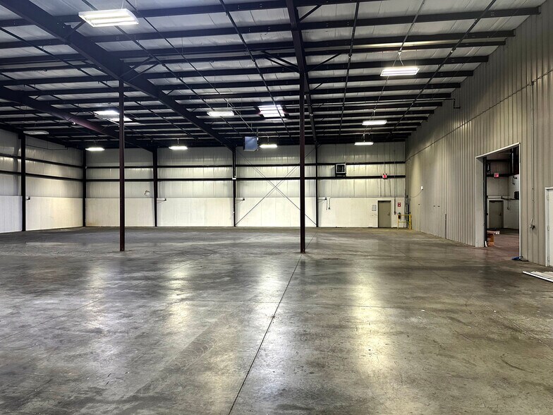 More Photos Of 631-651 N Raddant Rd, Batavia Warehouse For Sale