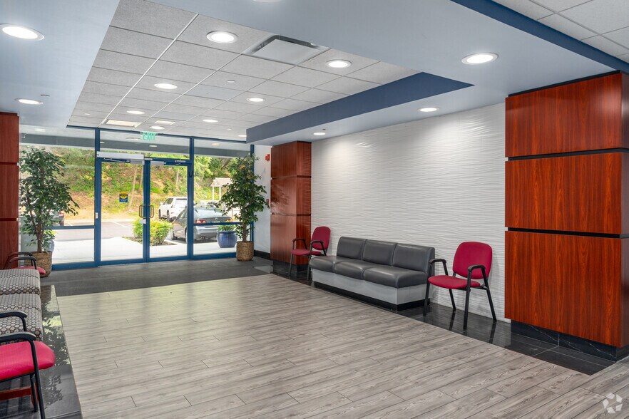 More Photos Of 2219 York Rd, Timonium Medical For Lease