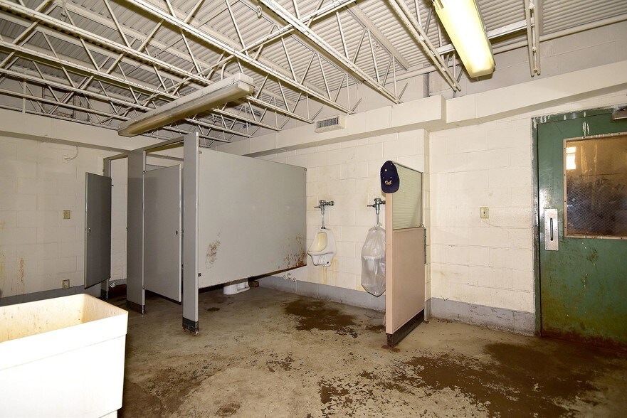 More Photos Of 420 Woodruff Rd, Joliet Warehouse For Lease