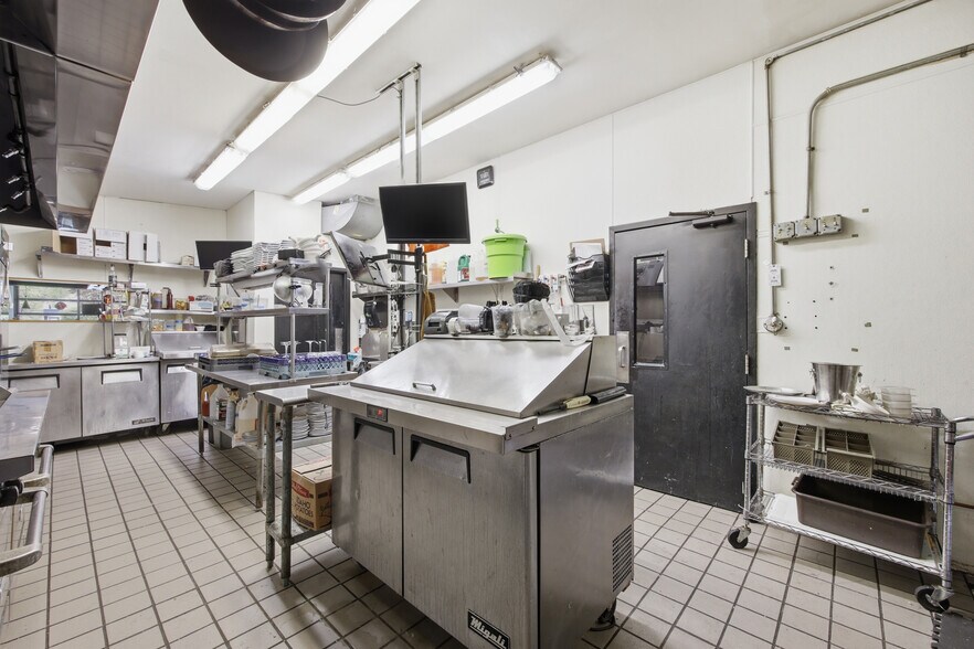 More Photos Of 453 Center St, Lewiston Restaurant For Lease