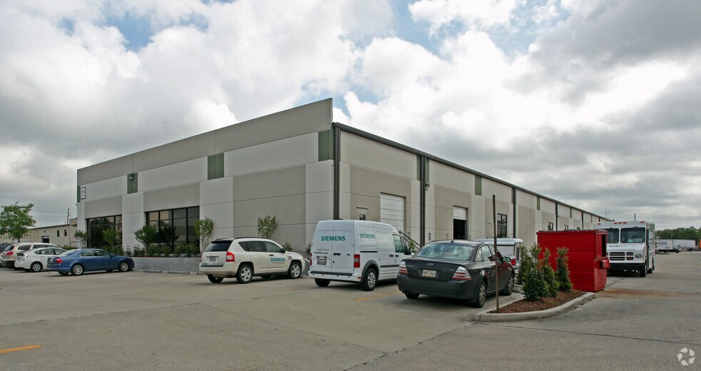 More Photos Of 150 Teal St, Saint Rose Warehouse For Lease