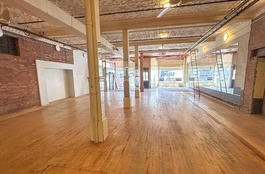 More Photos Of 14 James St, St Catharines Storefront Retail Office For Lease