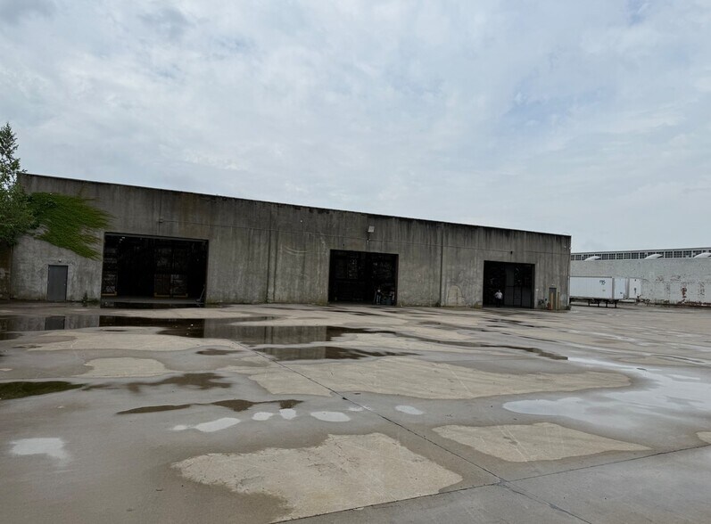 More Photos Of 101 E 2nd St, Bayonne Manufacturing For Lease