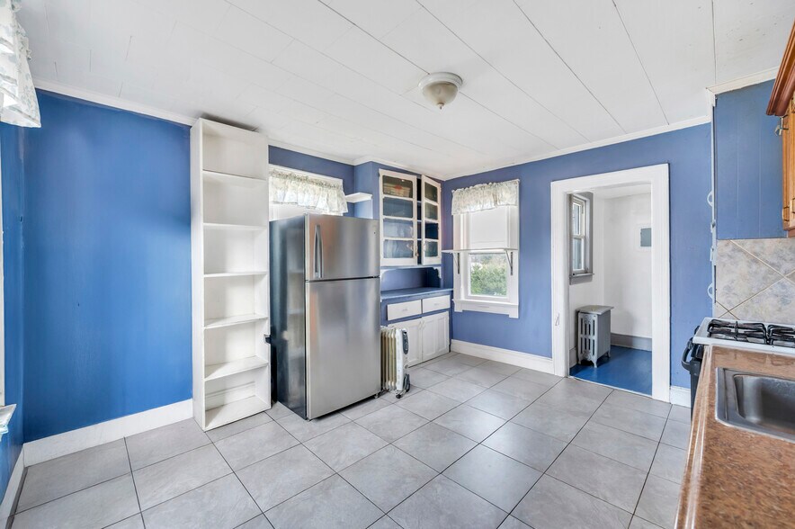 More Photos Of 307 Clinton St, Hempstead Storefront Retail Residential For Sale