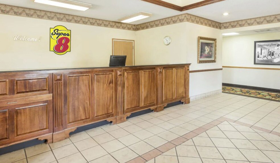 More Photos Of 3001 Daulat Dr, Lafayette Hotel For Sale