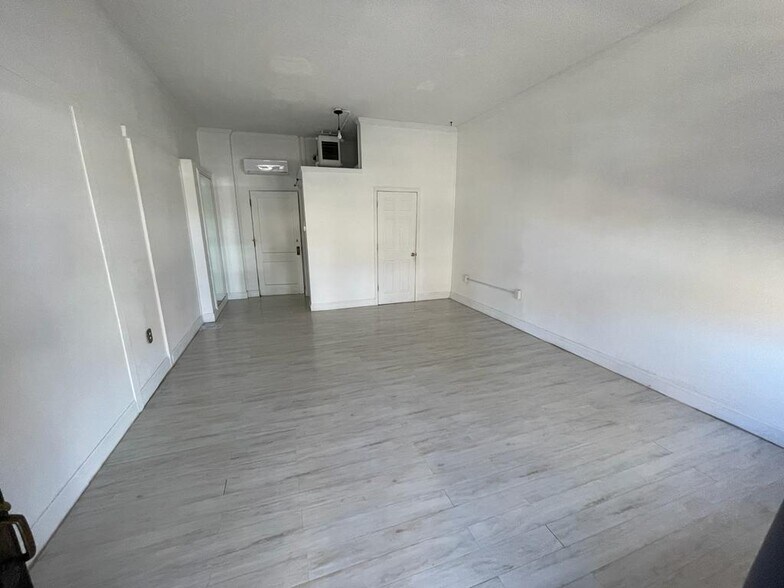 More Photos Of 6332-6336 Guilford Ave, Indianapolis Storefront Retail Office For Lease