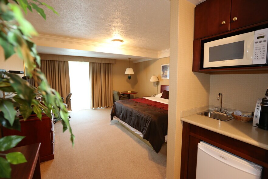 More Photos Of 8500 Road 164, Listowel Hotel For Sale