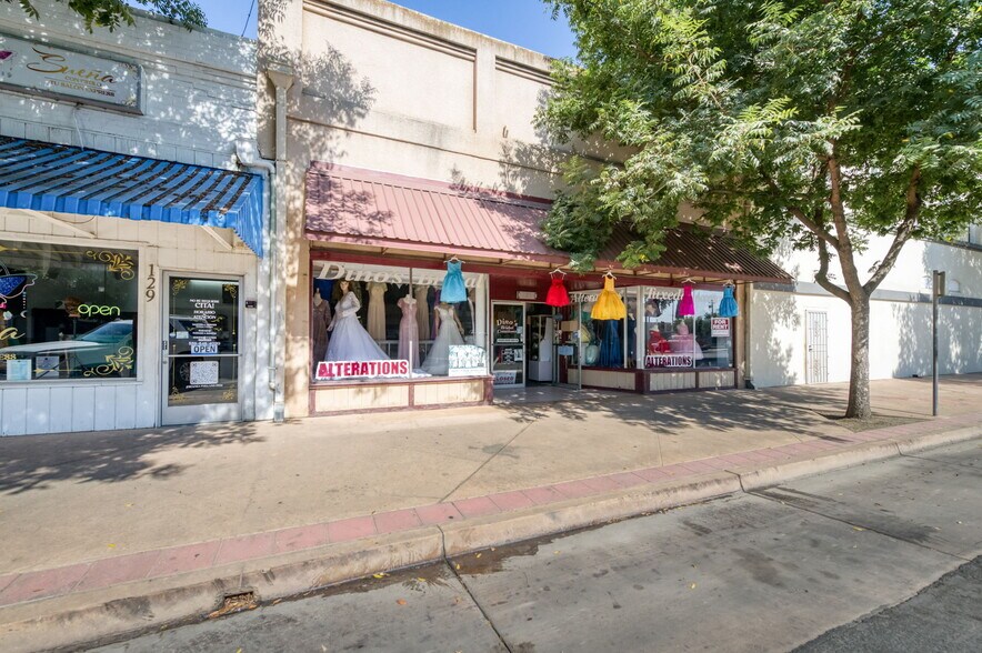 More Photos Of 101 N L St, Dinuba Storefront For Sale