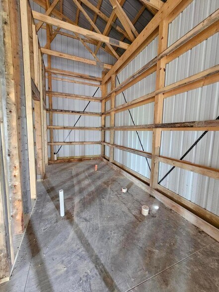More Photos Of 10260 Carr Rd, Jeffersonville General Retail For Sale