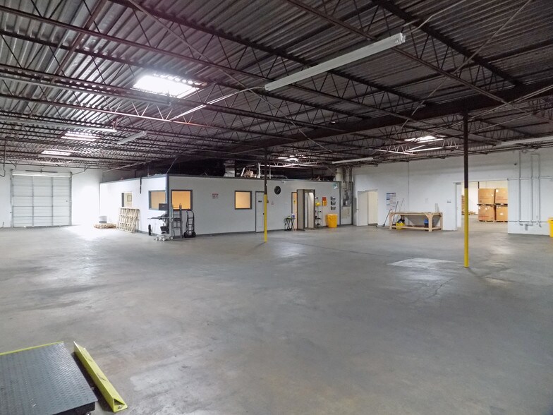 More Photos Of 2430-2434 January Ln, Grand Prairie Distribution For Sale