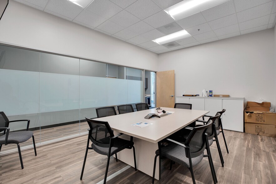 More Photos Of 5504 S 11th St, Ridgefield Distribution For Lease