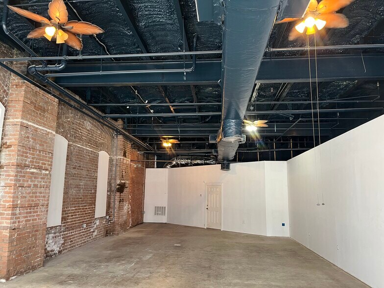 More Photos Of 507-511 23rd St, Galveston Storefront Retail Residential For Lease