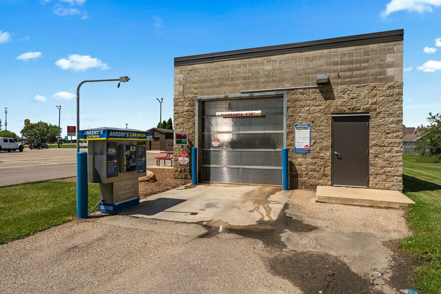 More Photos Of 1400 14th St NW, Austin Service Station For Sale