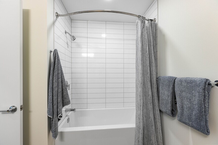 More Photos Of 17620 NE 69th Ct, Redmond Apartments For Lease