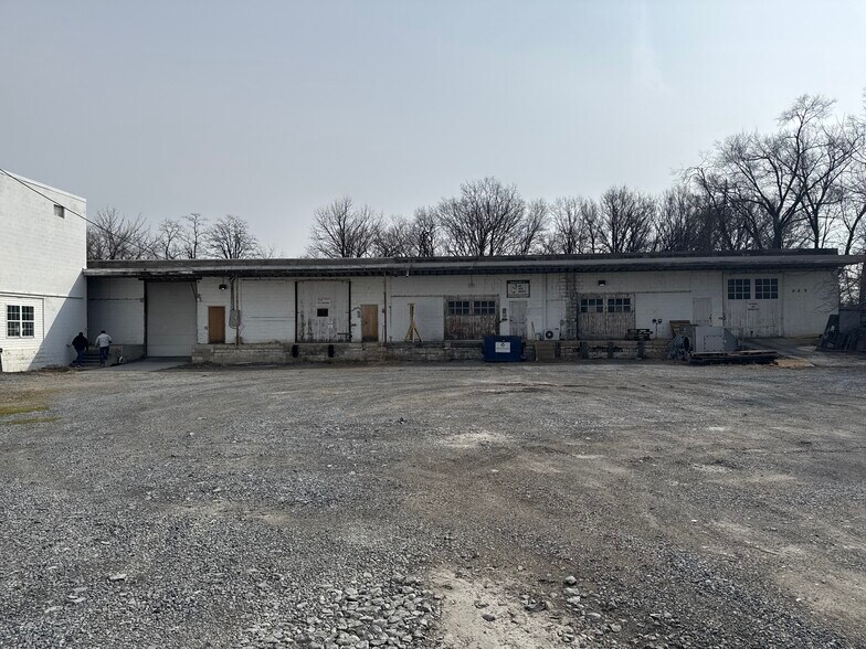 More Photos Of 405 N East St, Carlisle Distribution For Lease