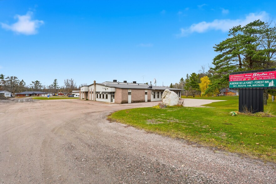 Primary Photo Of 501 Route 148, Campbell's Bay General Retail For Sale