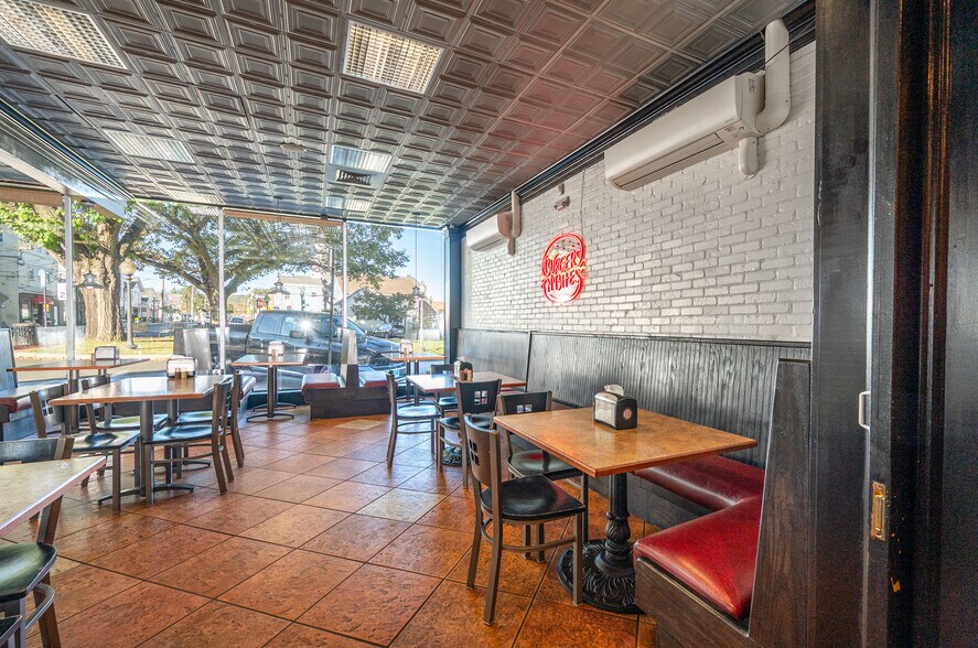 More Photos Of 1-7 Pt Barnum Sq, Bethel Restaurant For Lease