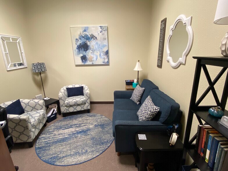 More Photos Of 1100 Parker Sq, Flower Mound Office For Lease