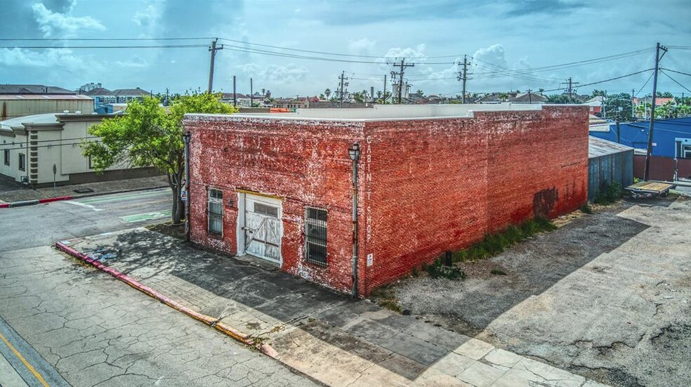 More Photos Of 1901 Strand St, Galveston Flex For Sale