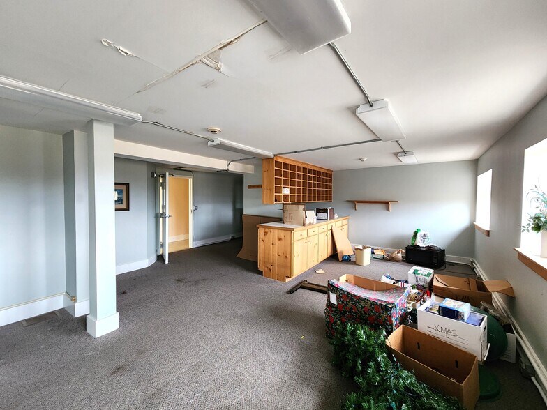 More Photos Of 303 Gunderman Rd, Spencer Manufacturing For Sale