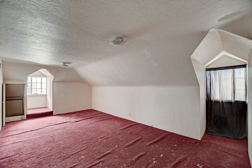 More Photos Of 901 E Ogden Ave, Las Vegas General Retail For Sale