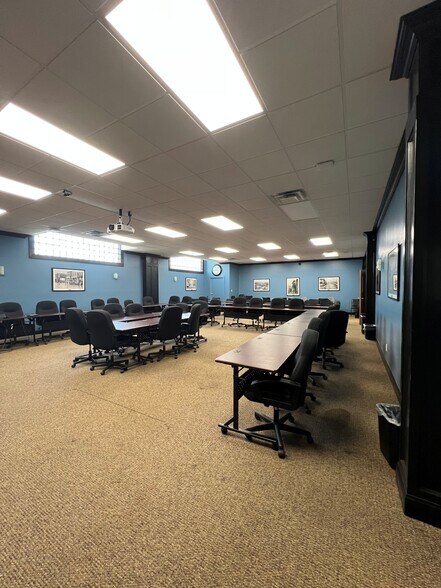 More Photos Of 3610 Shelby St, Indianapolis Manufacturing For Lease