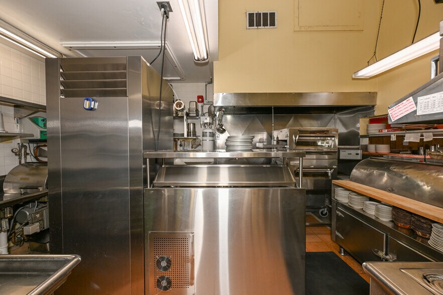 More Photos Of 780 W Market St, Akron Freestanding For Sale