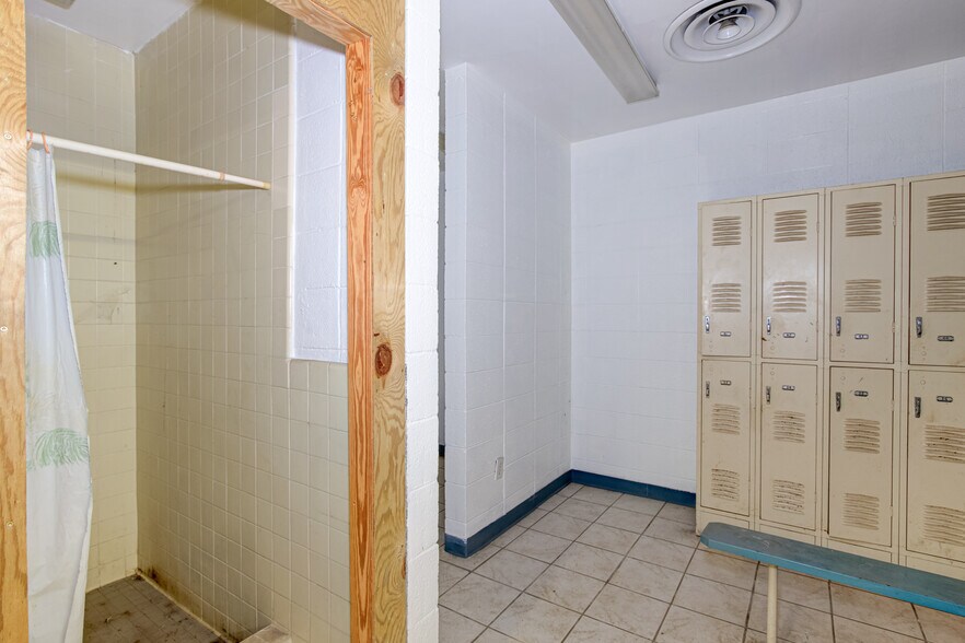 More Photos Of 1664 Sharon Rd, Washington Warehouse For Sale