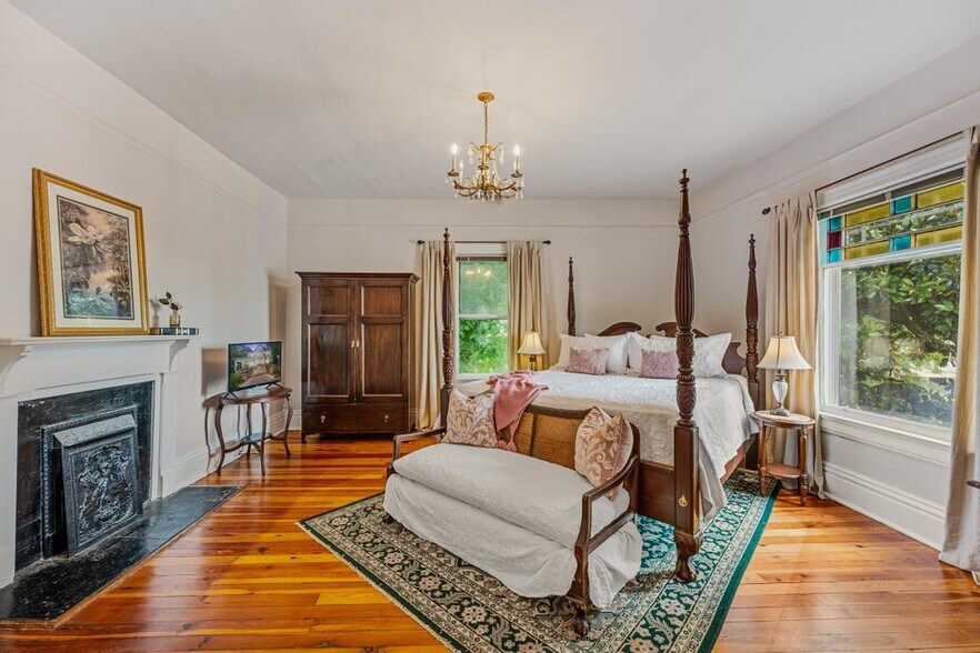 More Photos Of 252 Seavy St, Senoia Hospitality For Sale