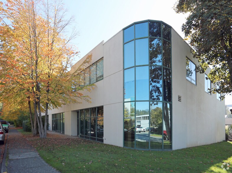 More Photos Of 1055 W 14th St, North Vancouver District Warehouse For Lease