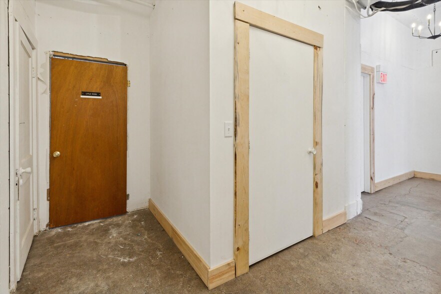 More Photos Of 225 E Superior St, Alma Office For Sale