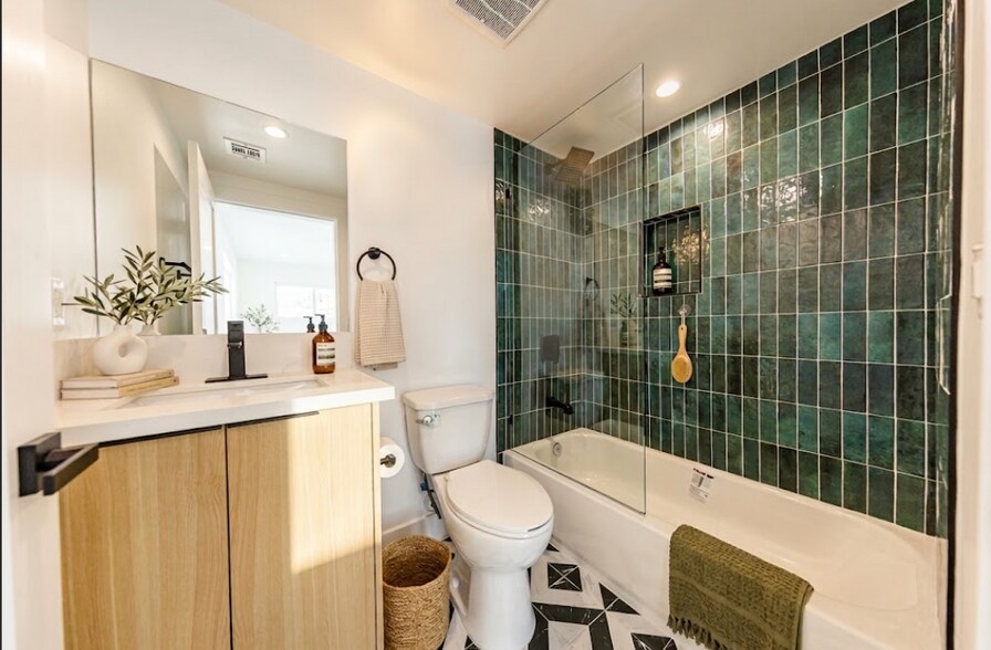 More Photos Of 1259 S Longwood Ave, Los Angeles Apartments For Sale
