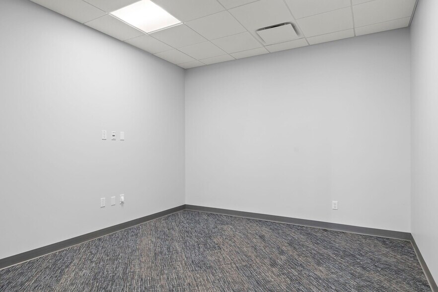 More Photos Of 6398 Cindy Ln, Carpinteria Office For Sale