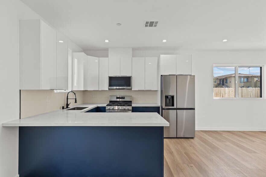 More Photos Of 2923 S Burnside Ave, Los Angeles Apartments For Sale
