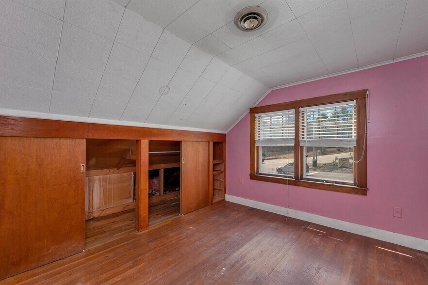 More Photos Of 6 Main St, Farmington Specialty For Sale