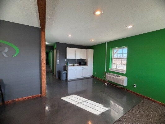 More Photos Of 18062 Round Barn Way, Kirksville Flex For Sale