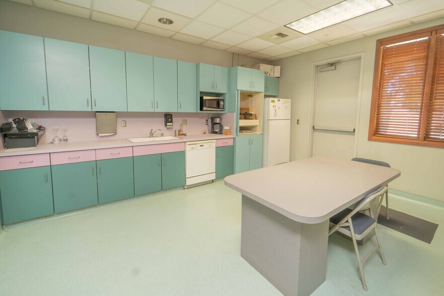 More Photos Of 100 S Santa Fe St, Visalia Medical For Sale