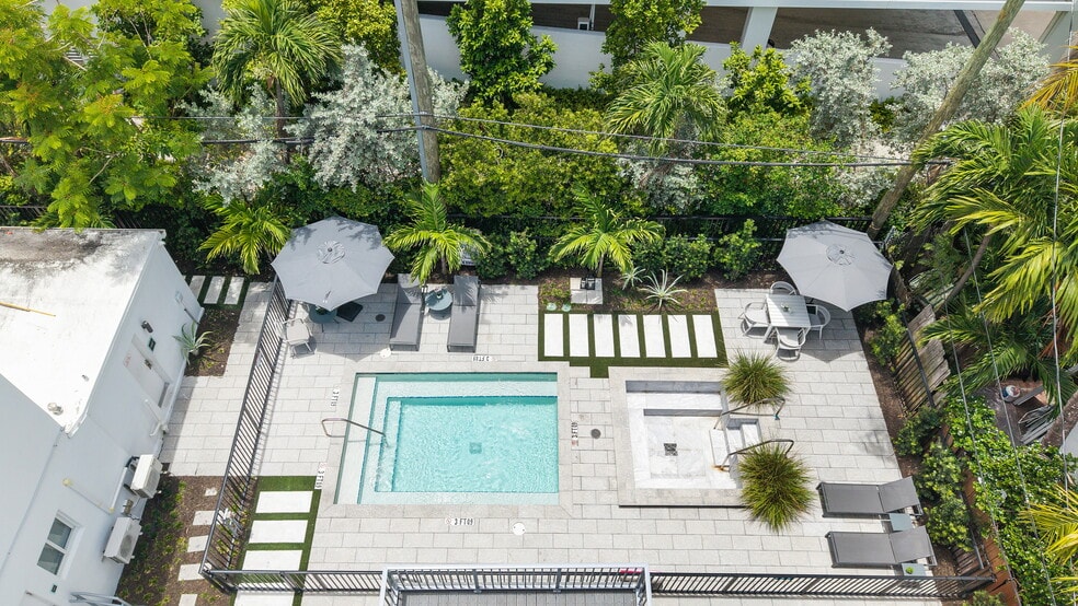 More Photos Of 3020-3024 Seville St, Fort Lauderdale Hotel For Sale