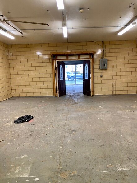 More Photos Of 68 Harrison St, Hoboken Showroom For Lease