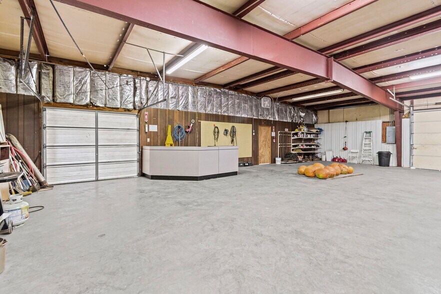 More Photos Of 3160 W Arrow St, Marshall Flex For Sale