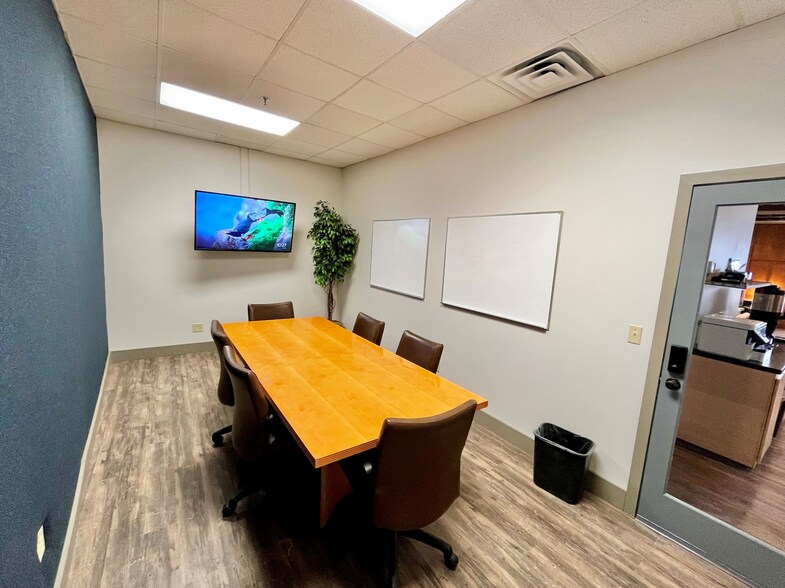 More Photos Of 915-921 Mainstreet, Hopkins Coworking Space