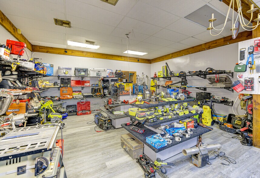 More Photos Of 3412 Washington St, Vicksburg Freestanding For Sale